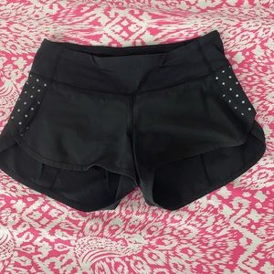 LULULEMON SPEED IT UP 2.5 SHORT SIZE 2